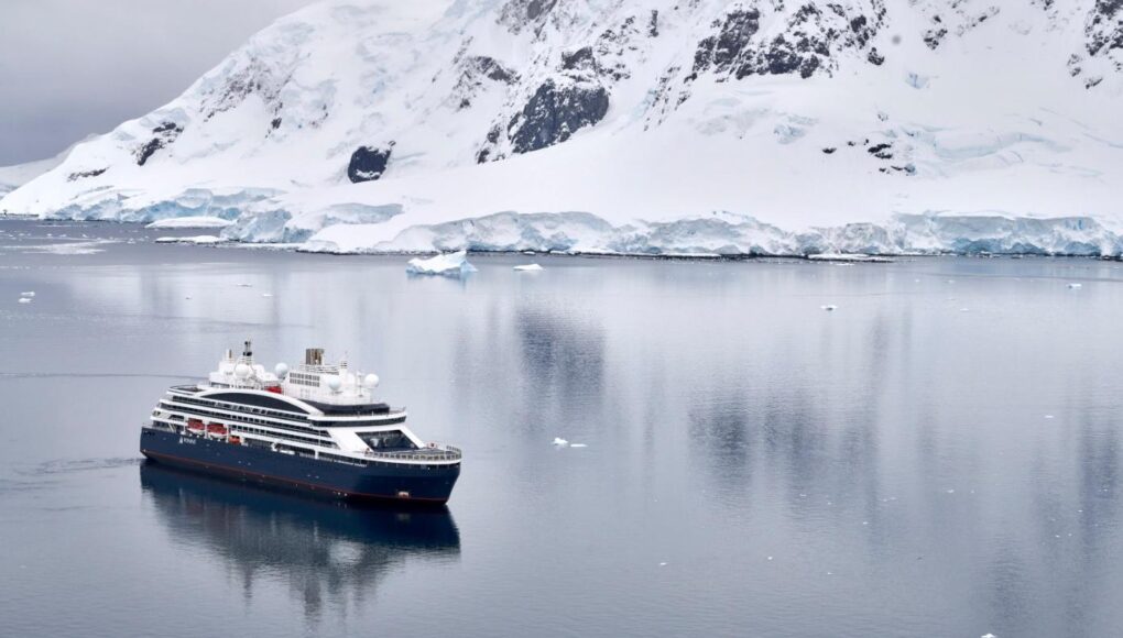 PONANT heads into the heart of the Weddell Sea ice